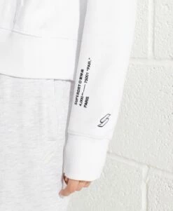 SUPERDRY Independent Logo Foil Crop Hoodie Optic -Sportswear Sales 2022 upload9223368955665932277